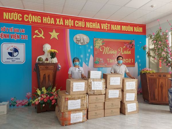 Bệnh viện 331 xin chân thành cám ơn phương tiện phòng hộ chống dịch từ cô Trần Thị Thơ và các mạnh thường quân đã ủng hộ